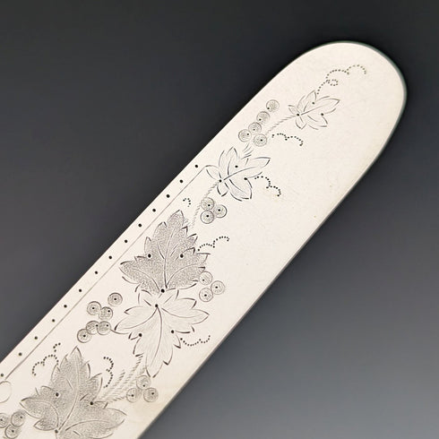 1880年 英国アンティーク 彫刻白蝶貝ハンドル デザートナイフx3 Stokes & Ireland
